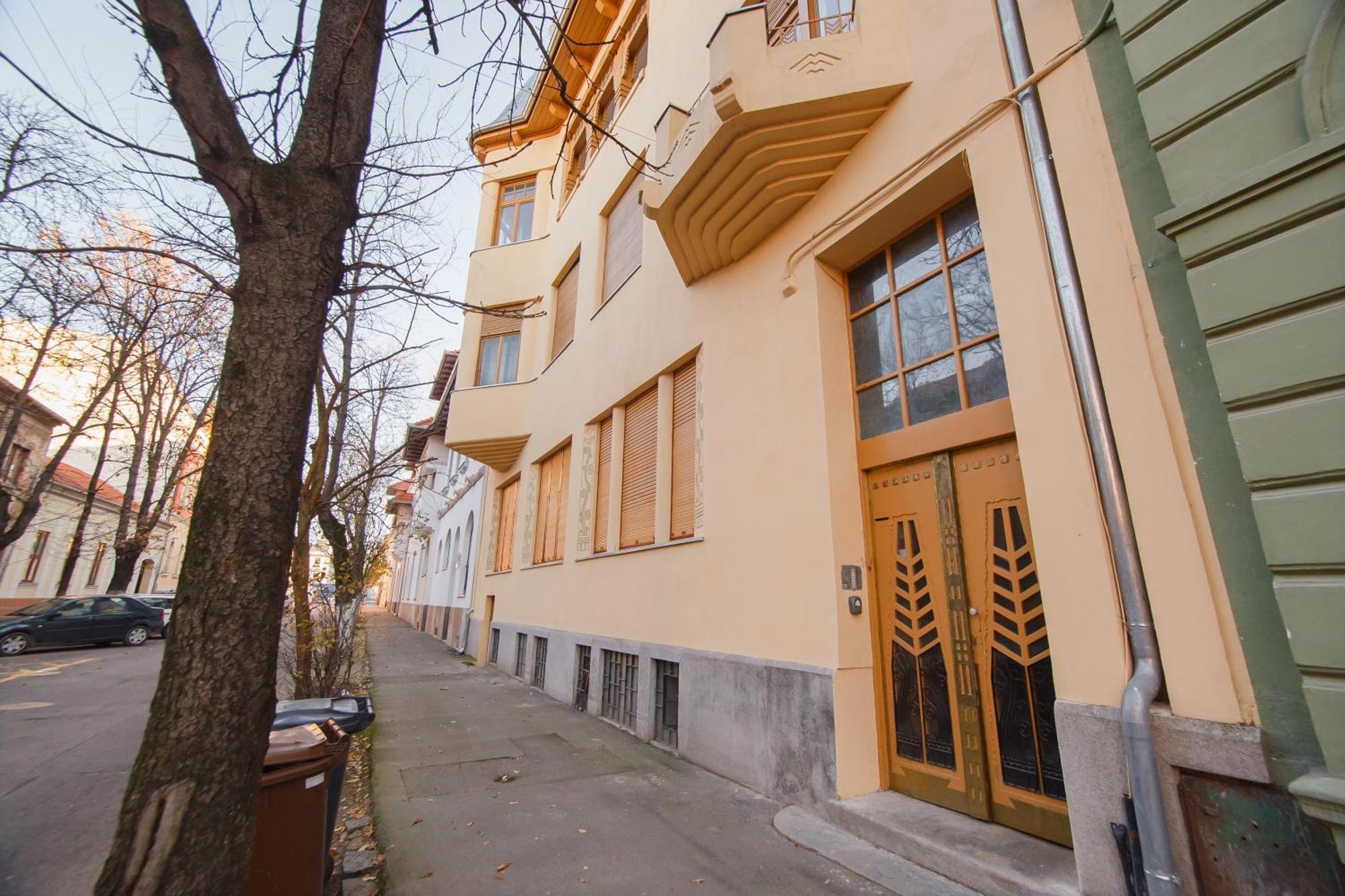 Retro Vibes Near Piata Unirii Apartment Oradea Bagian luar foto